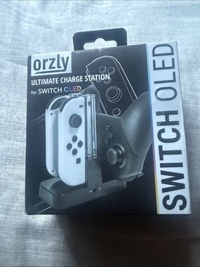 Orzly Ultimate Charge Station for Switch OLED - Black/White